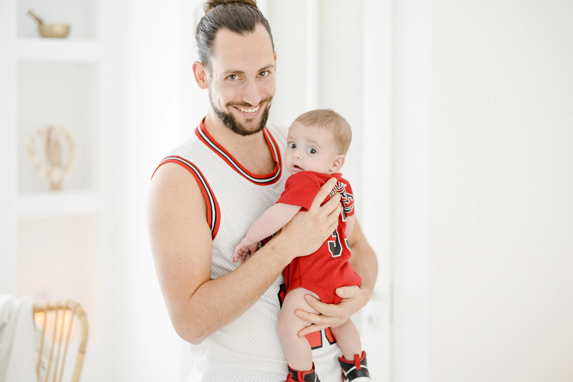 bonheur enfant sourire rire beige